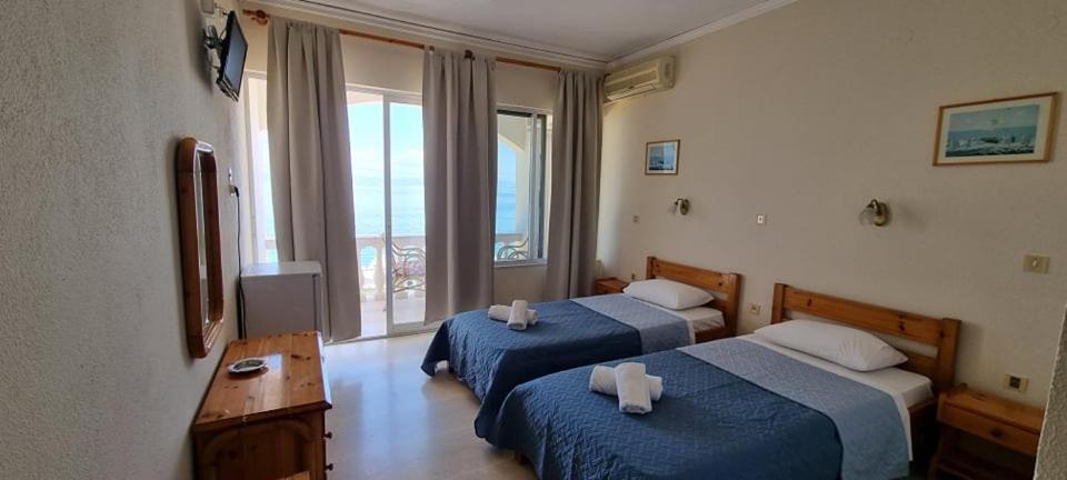 Ionian Mare Aparthotel Agios Ioannis Peristerion Exteriör bild