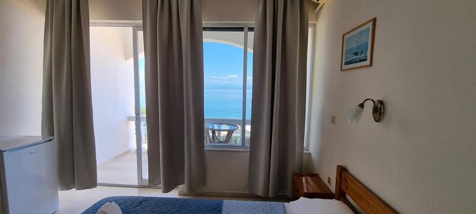 Ionian Mare Aparthotel Agios Ioannis Peristerion Exteriör bild