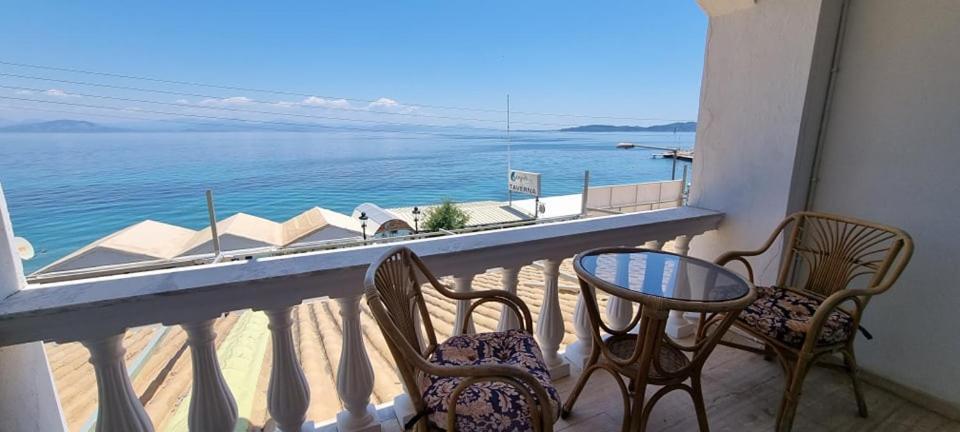 Ionian Mare Aparthotel Agios Ioannis Peristerion Exteriör bild