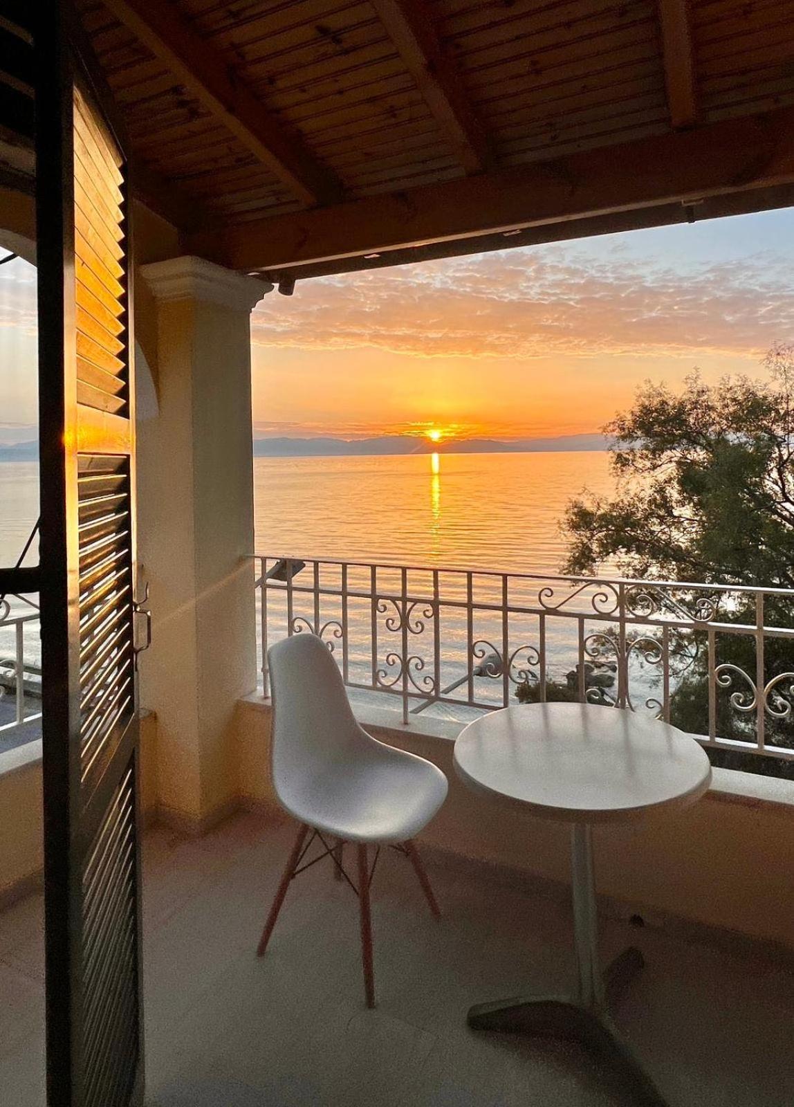 Ionian Mare Aparthotel Agios Ioannis Peristerion Exteriör bild